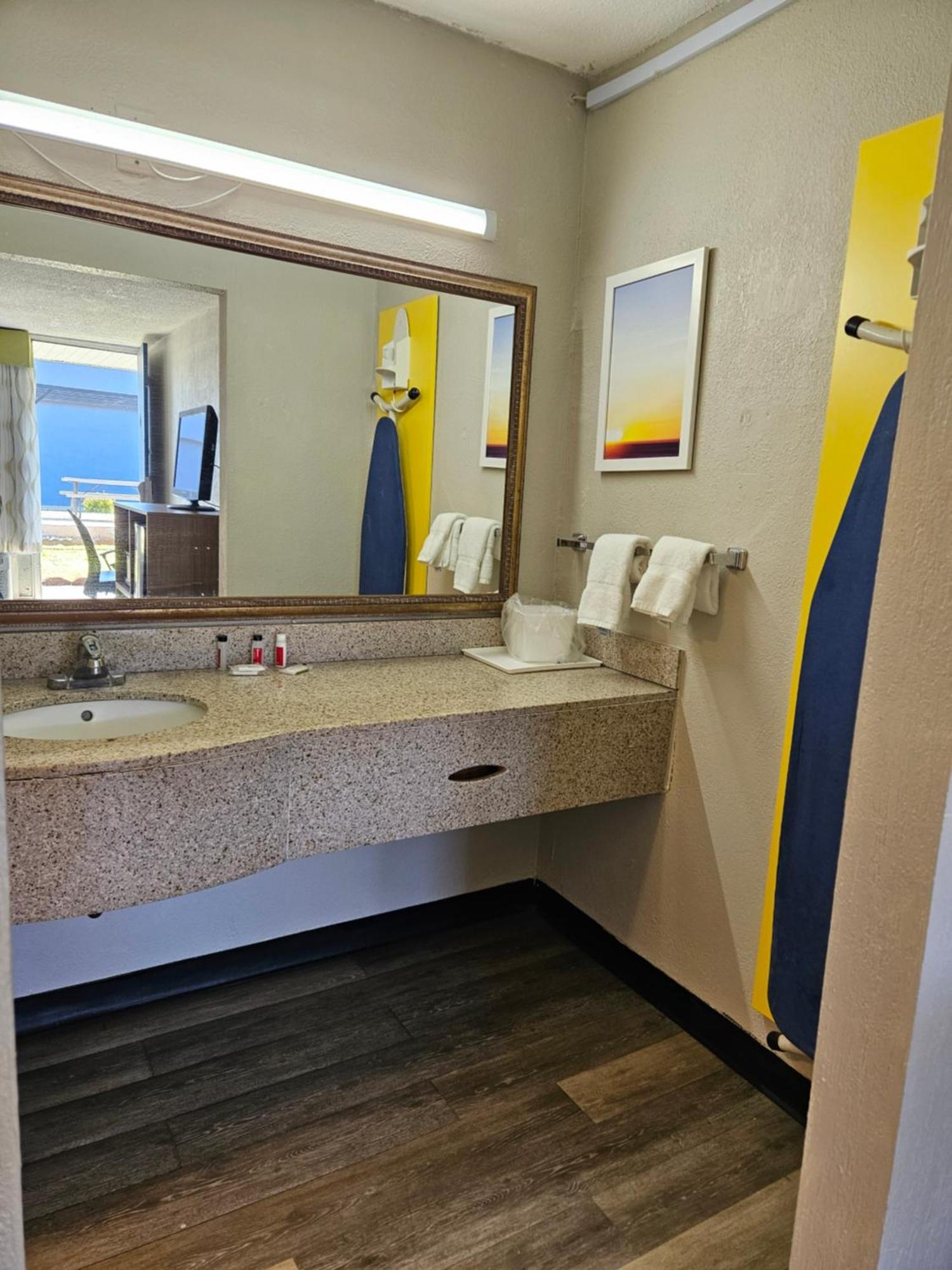 Days Inn By Wyndham Washington Exterior photo