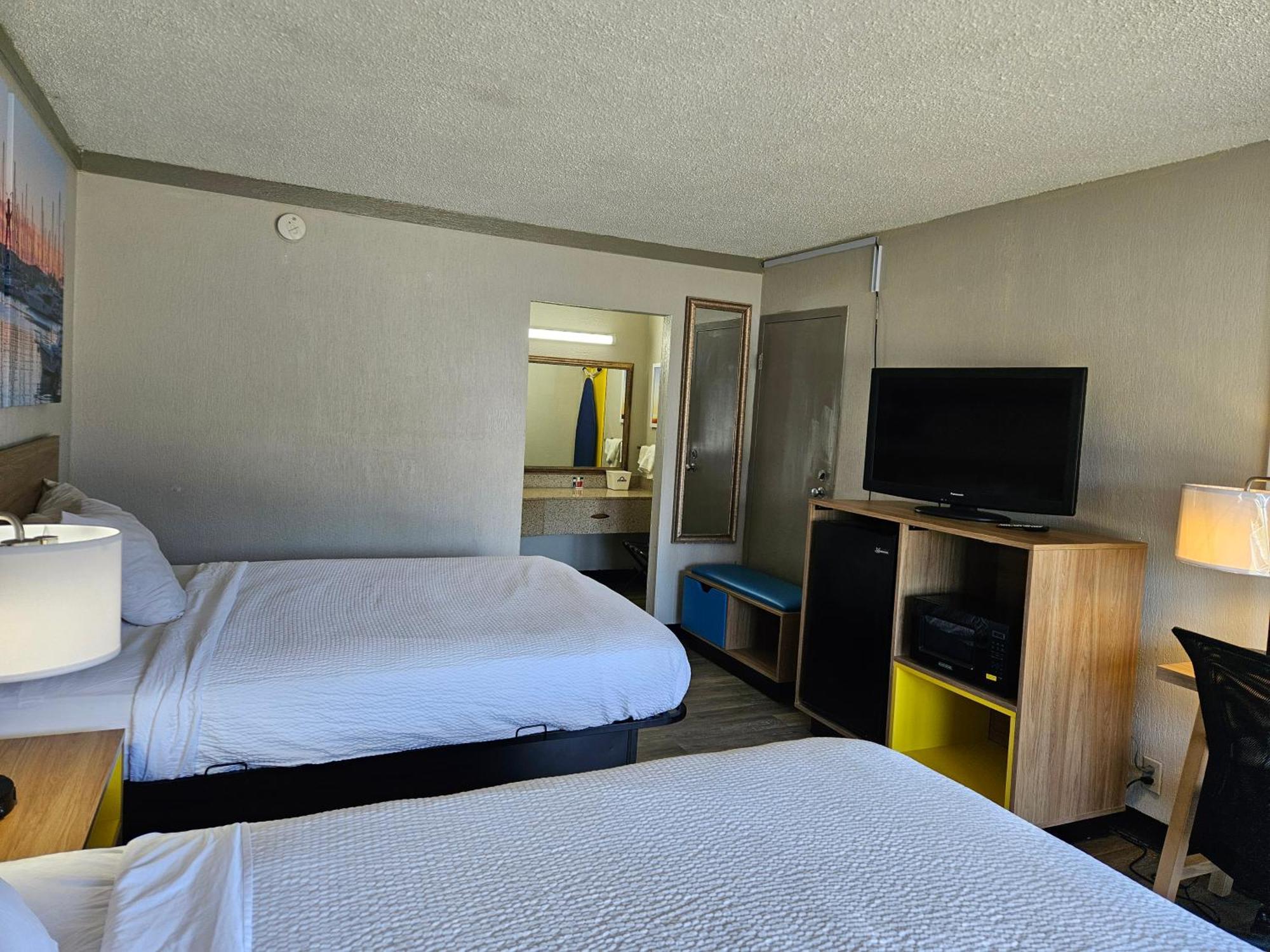 Days Inn By Wyndham Washington Exterior photo